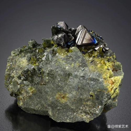 罕见的黄金矿石原矿,竟然这么美,难怪让人痴迷